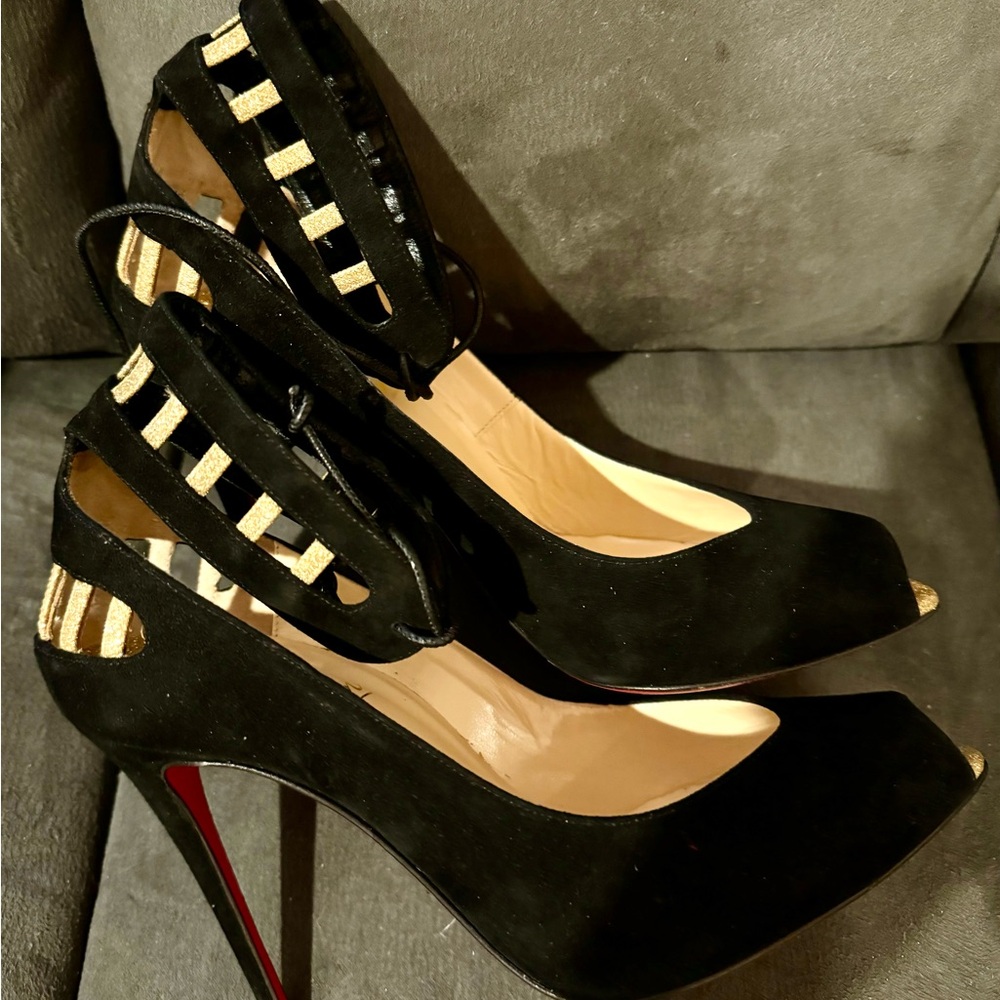 Christian Louboutin Fabulous black suede Stilleto, gold trim, unique style, 37